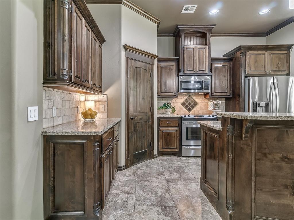 1001 Summerhill Drive