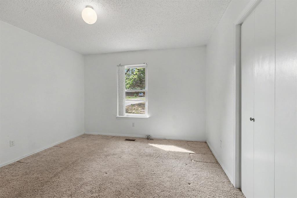 3905 Green Oaks Way