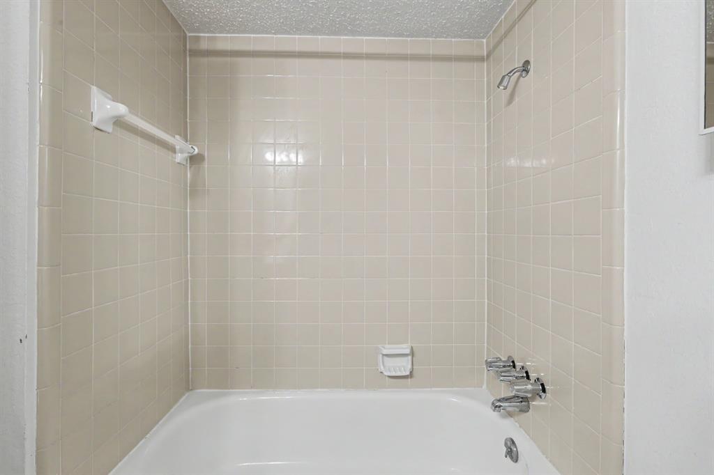 3905 Green Oaks Way