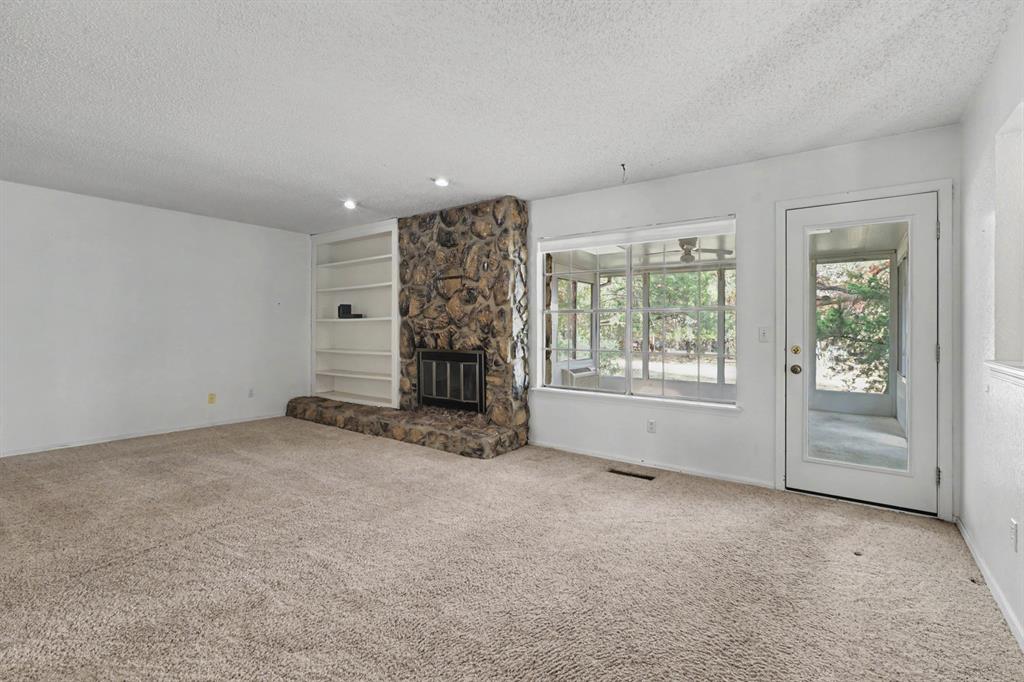 3905 Green Oaks Way