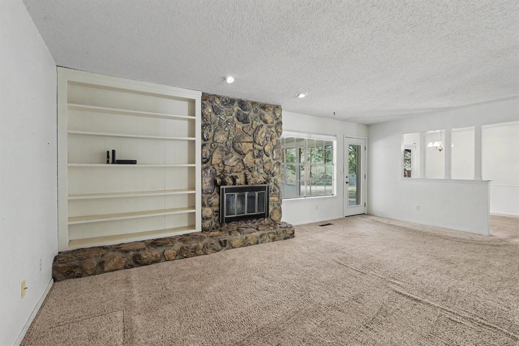 3905 Green Oaks Way