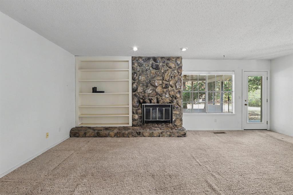 3905 Green Oaks Way