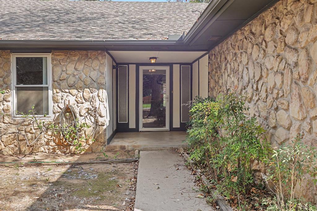 3905 Green Oaks Way