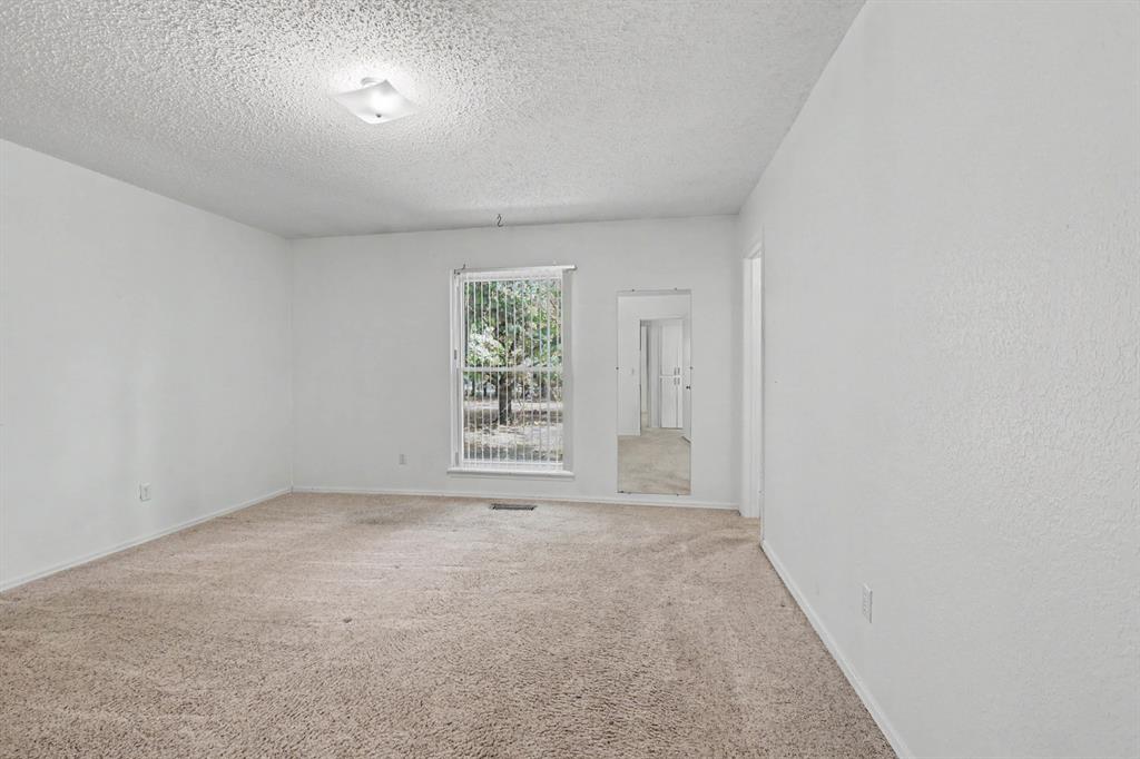 3905 Green Oaks Way