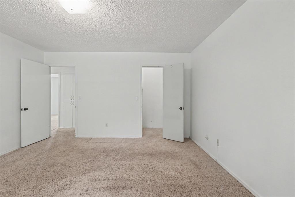 3905 Green Oaks Way