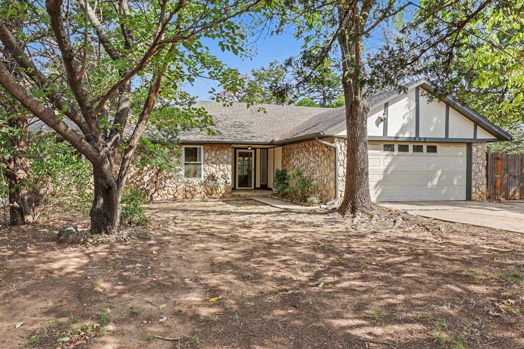 3905 Green Oaks Way