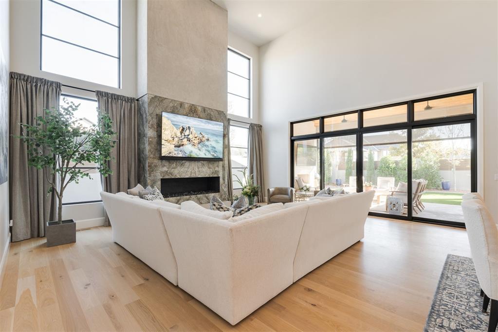 15628 Woodleaf Lane