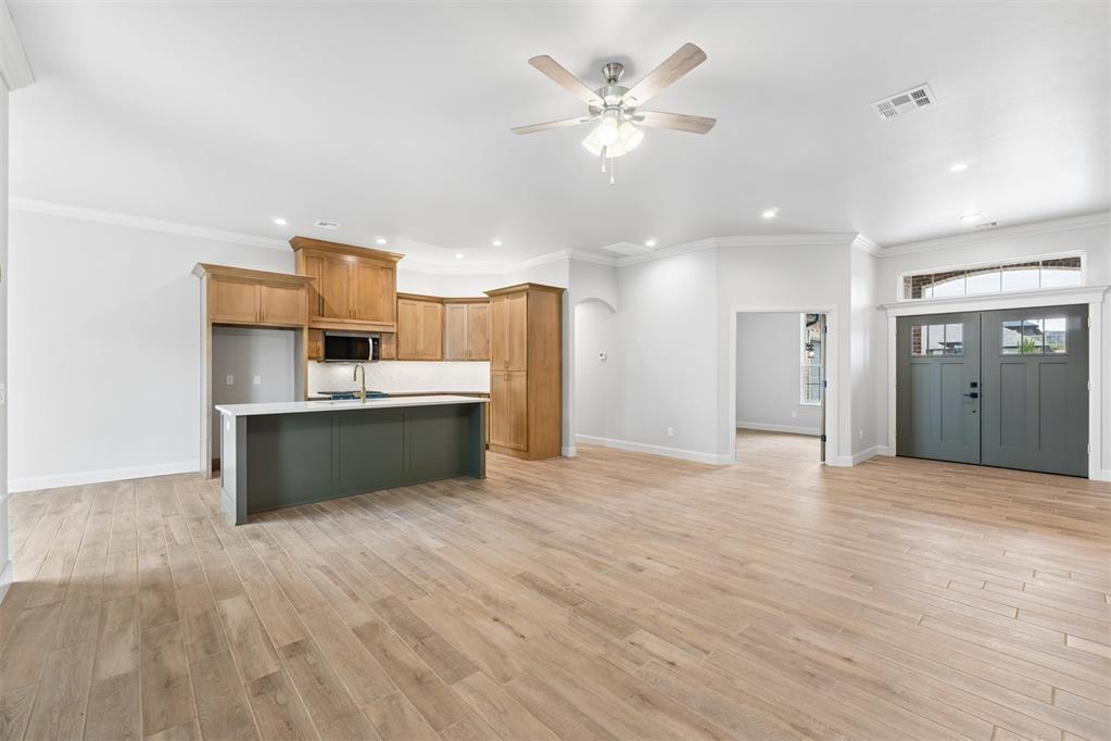 2132 Santa Monica Street