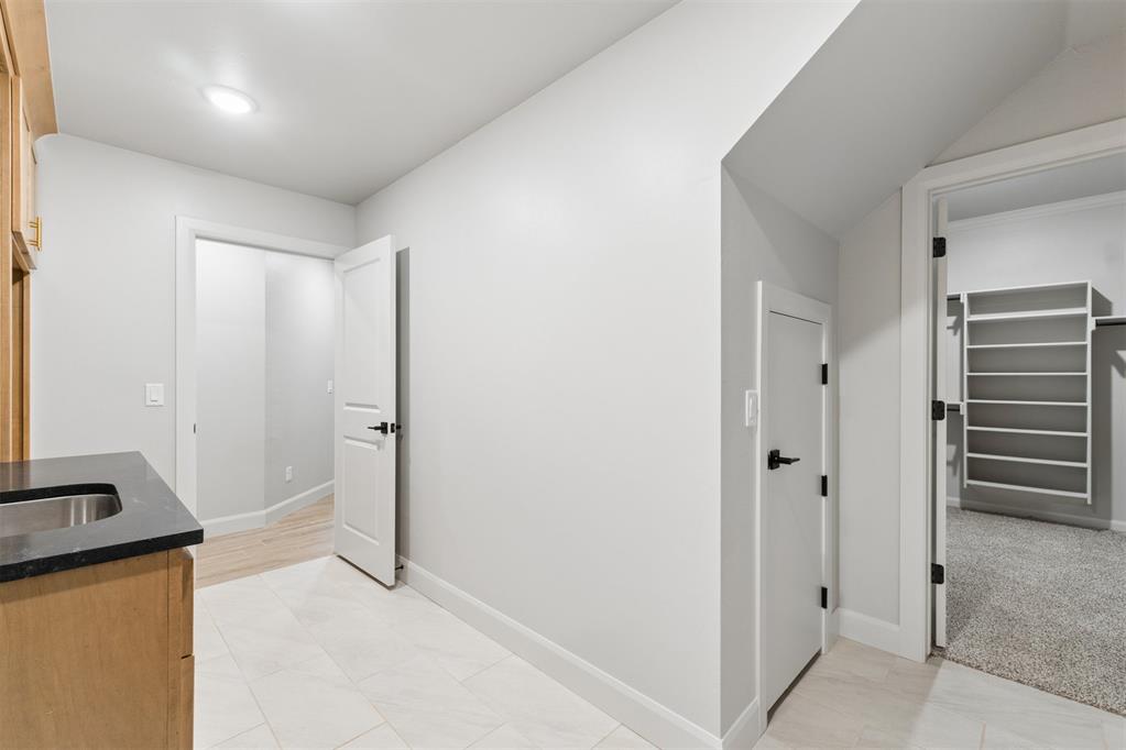 2132 Santa Monica Street
