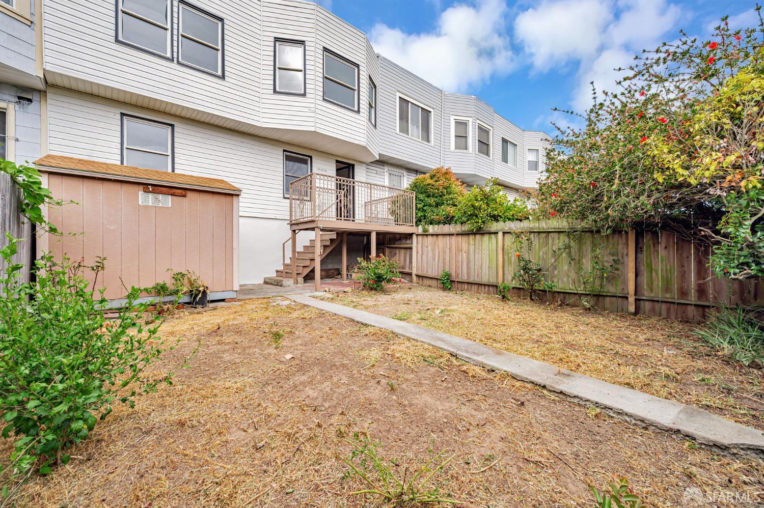 32 Santa Fe Avenue
