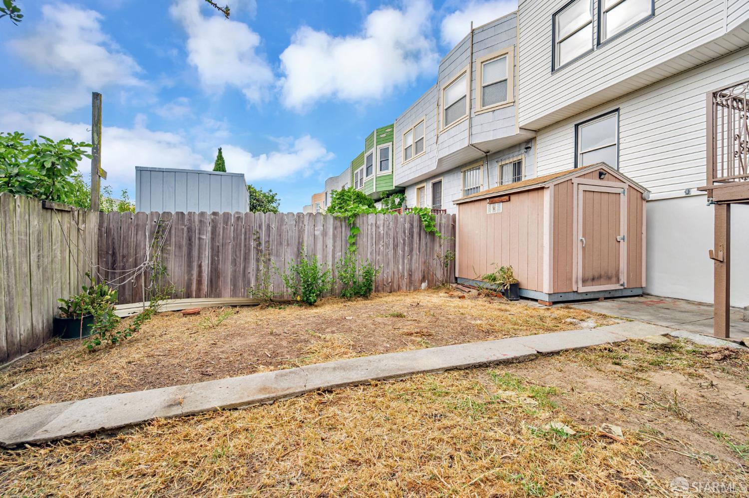 32 Santa Fe Avenue