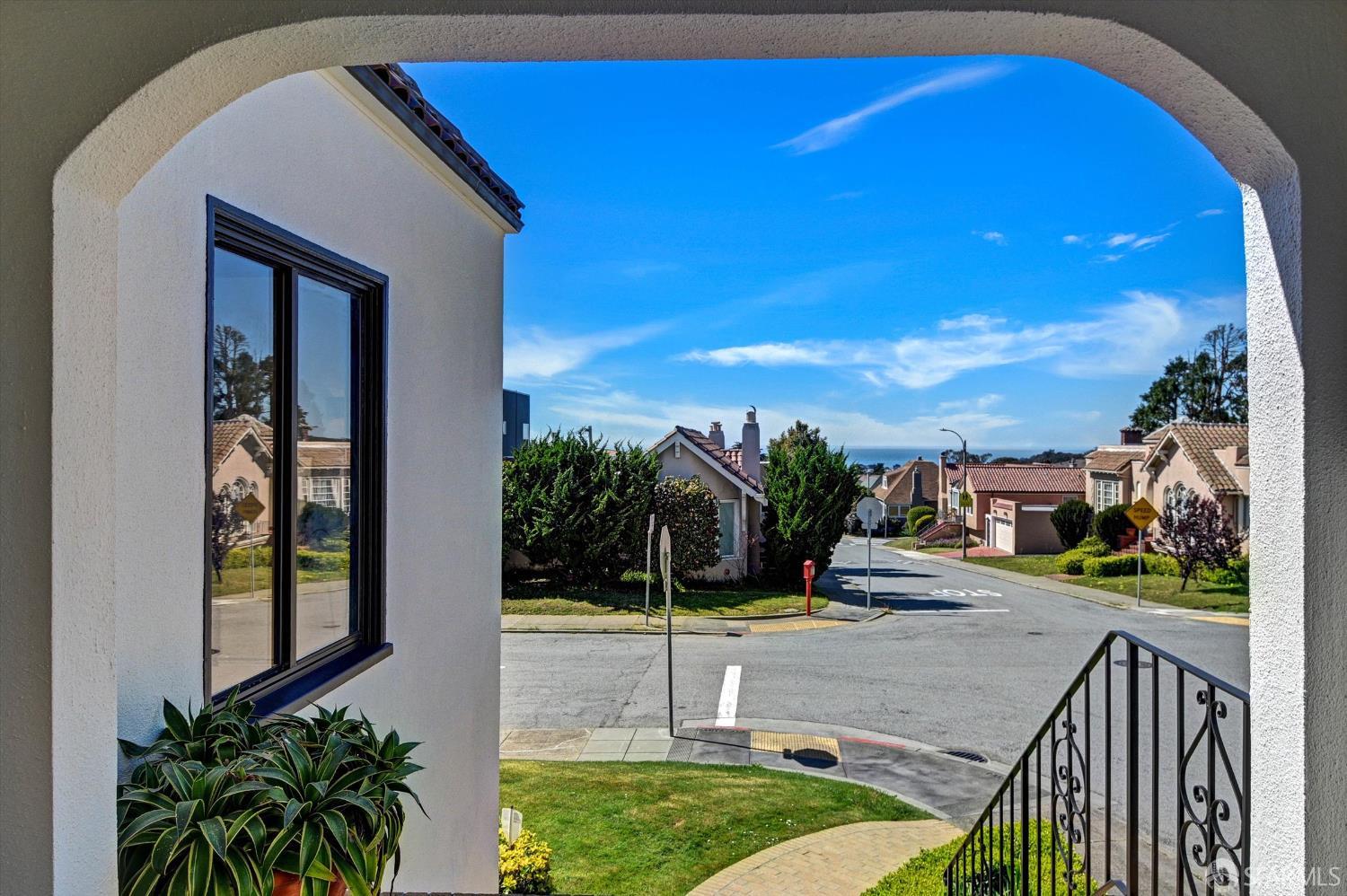 301 Santa Ana Avenue