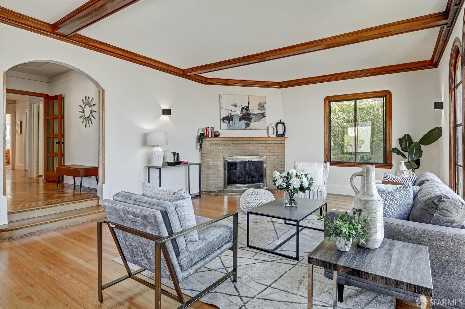 301 Santa Ana Avenue