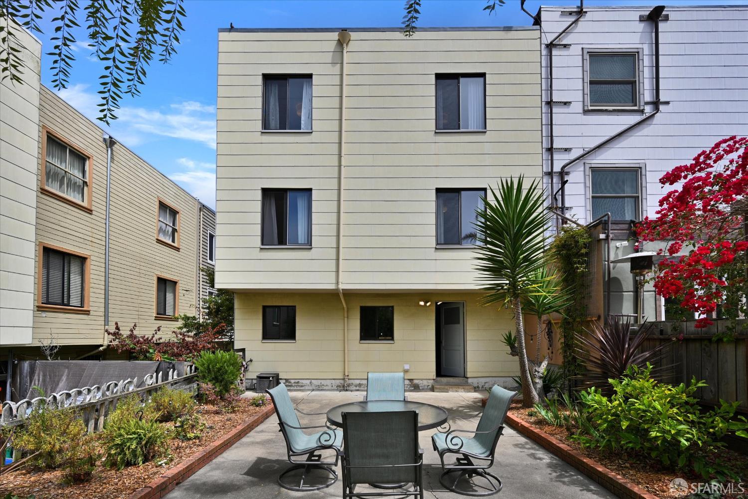 3039-3041 Judah Street
