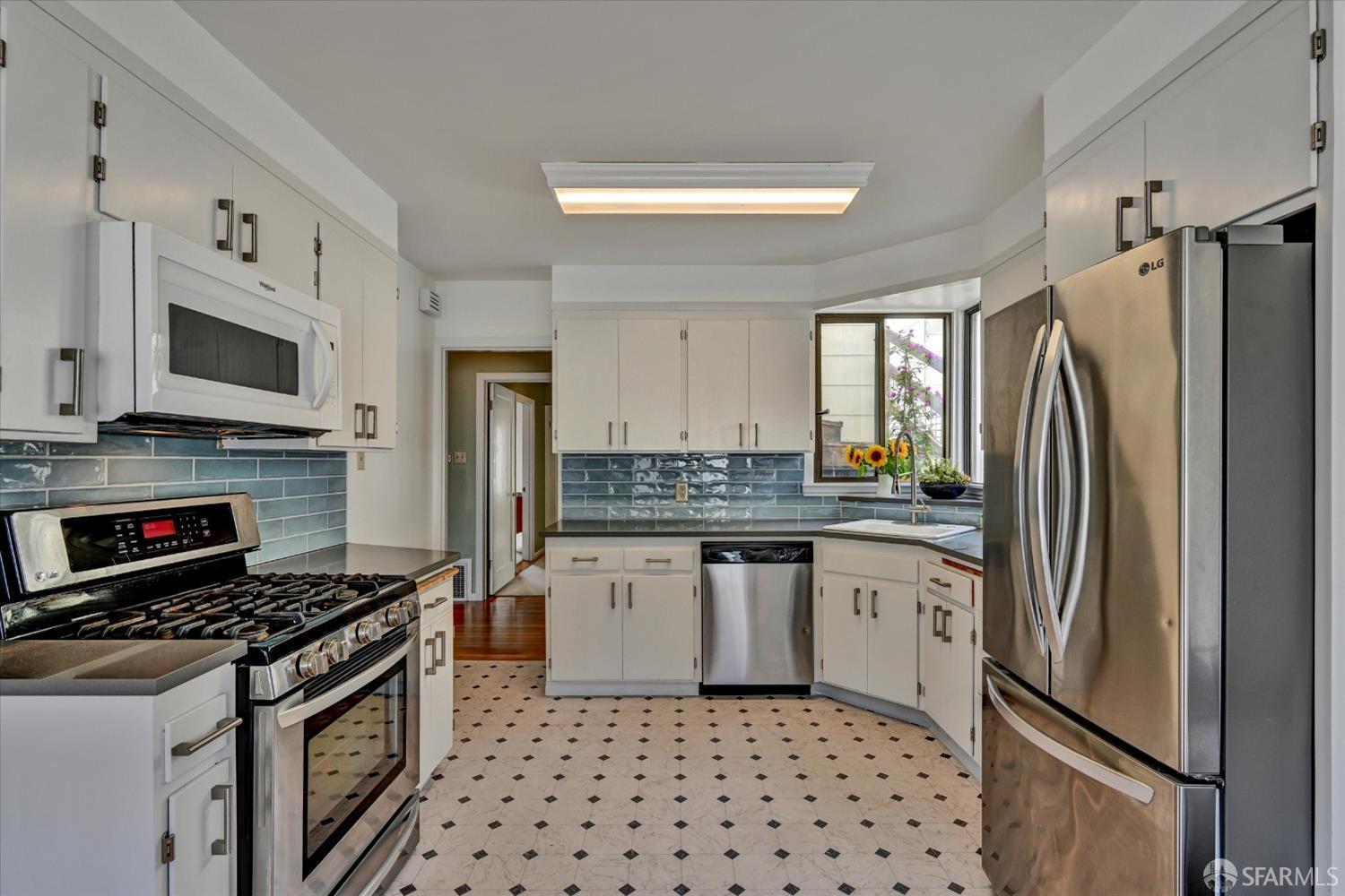 3039-3041 Judah Street
