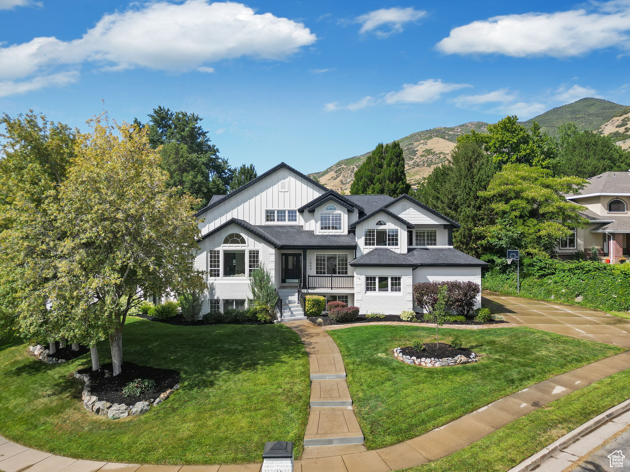 1644 OLD LAKE LN