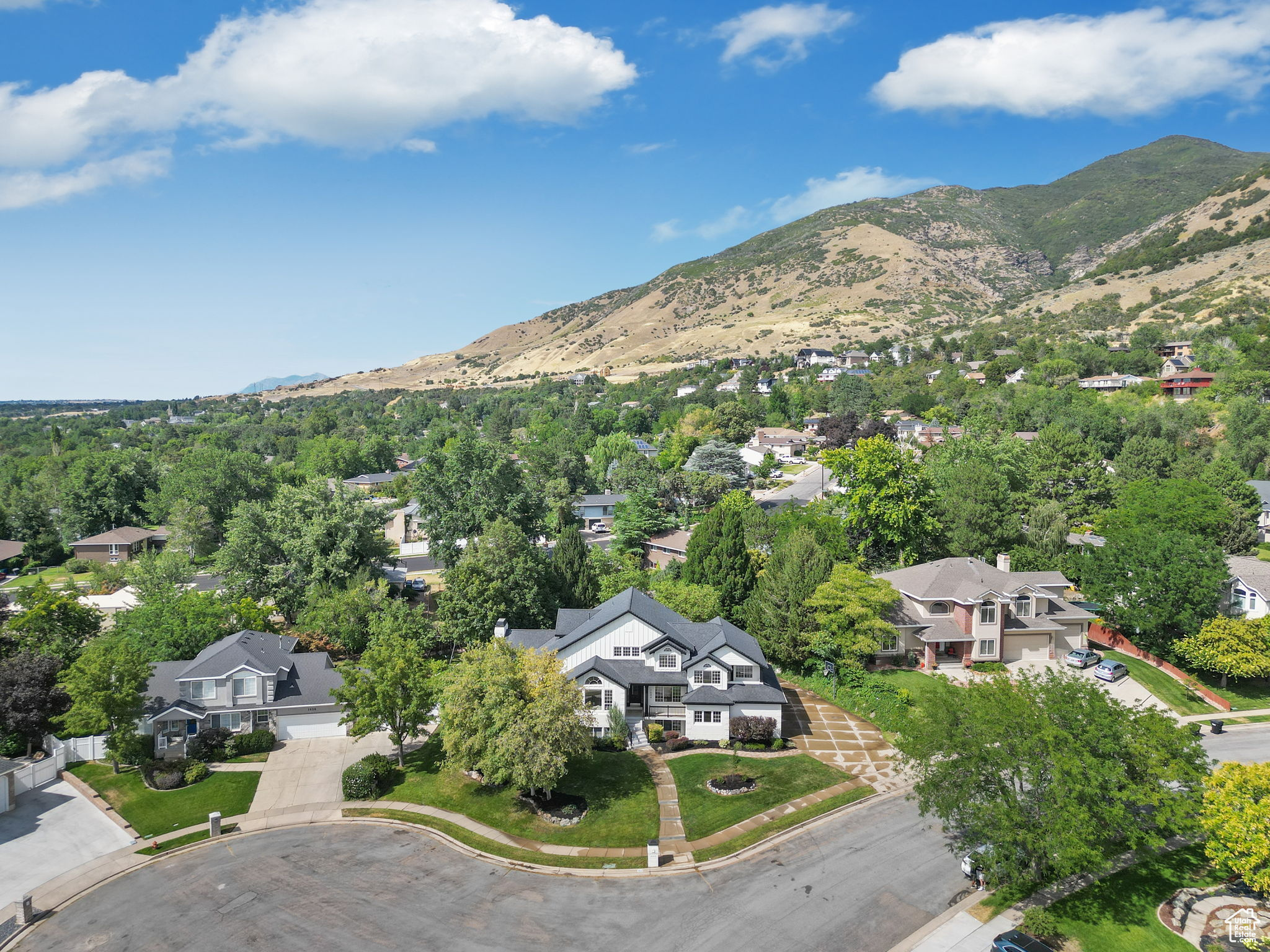 1644 OLD LAKE LN