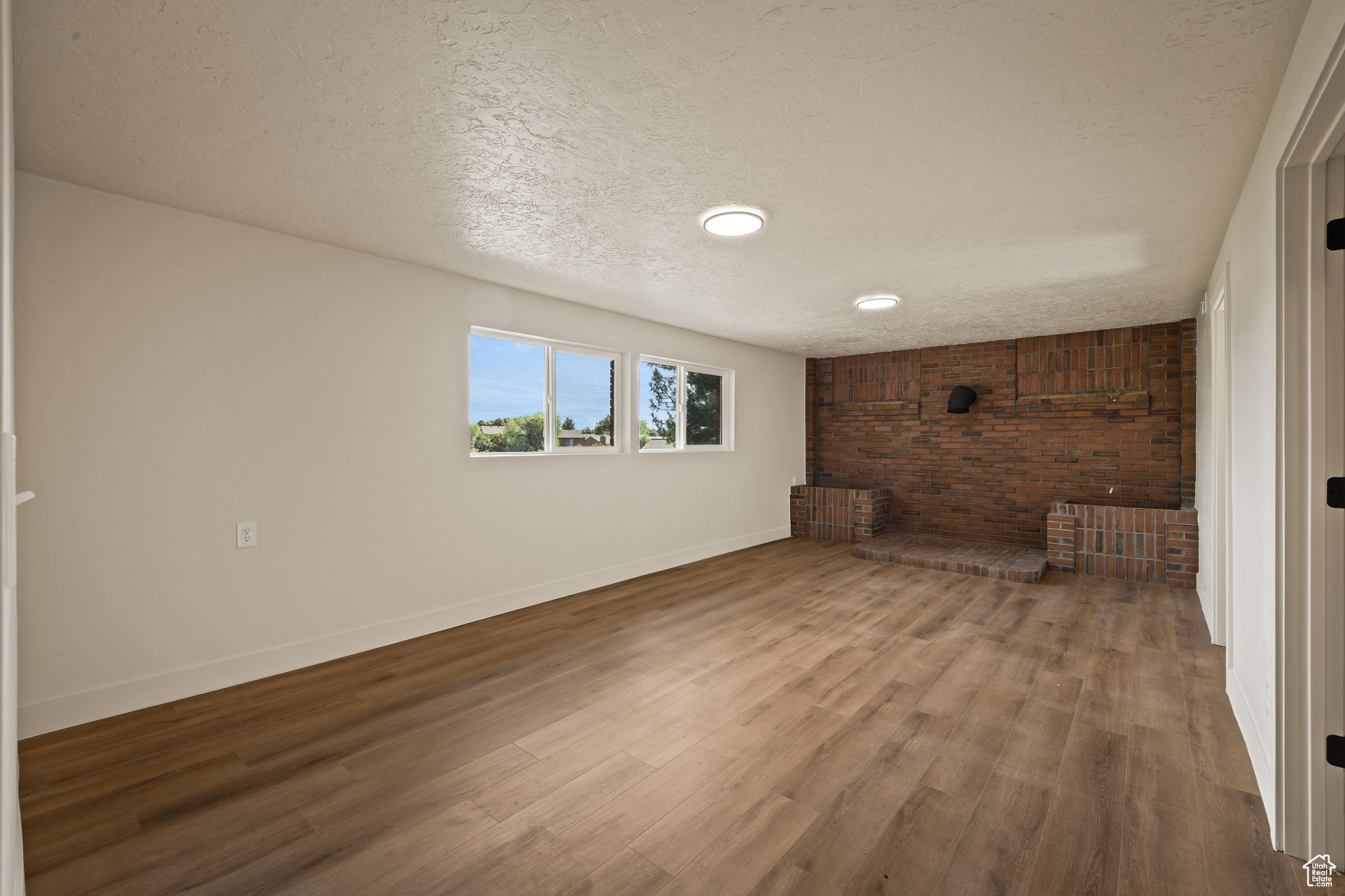 2719 OAK LN