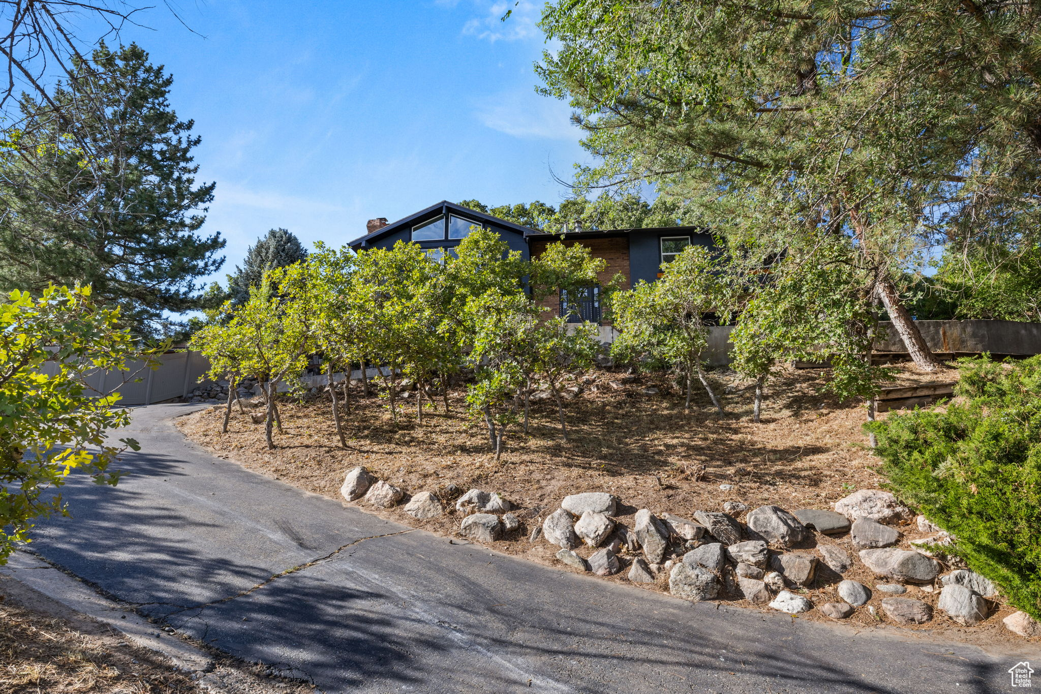 2719 OAK LN
