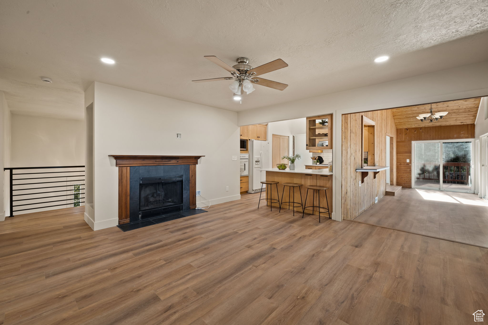2719 OAK LN