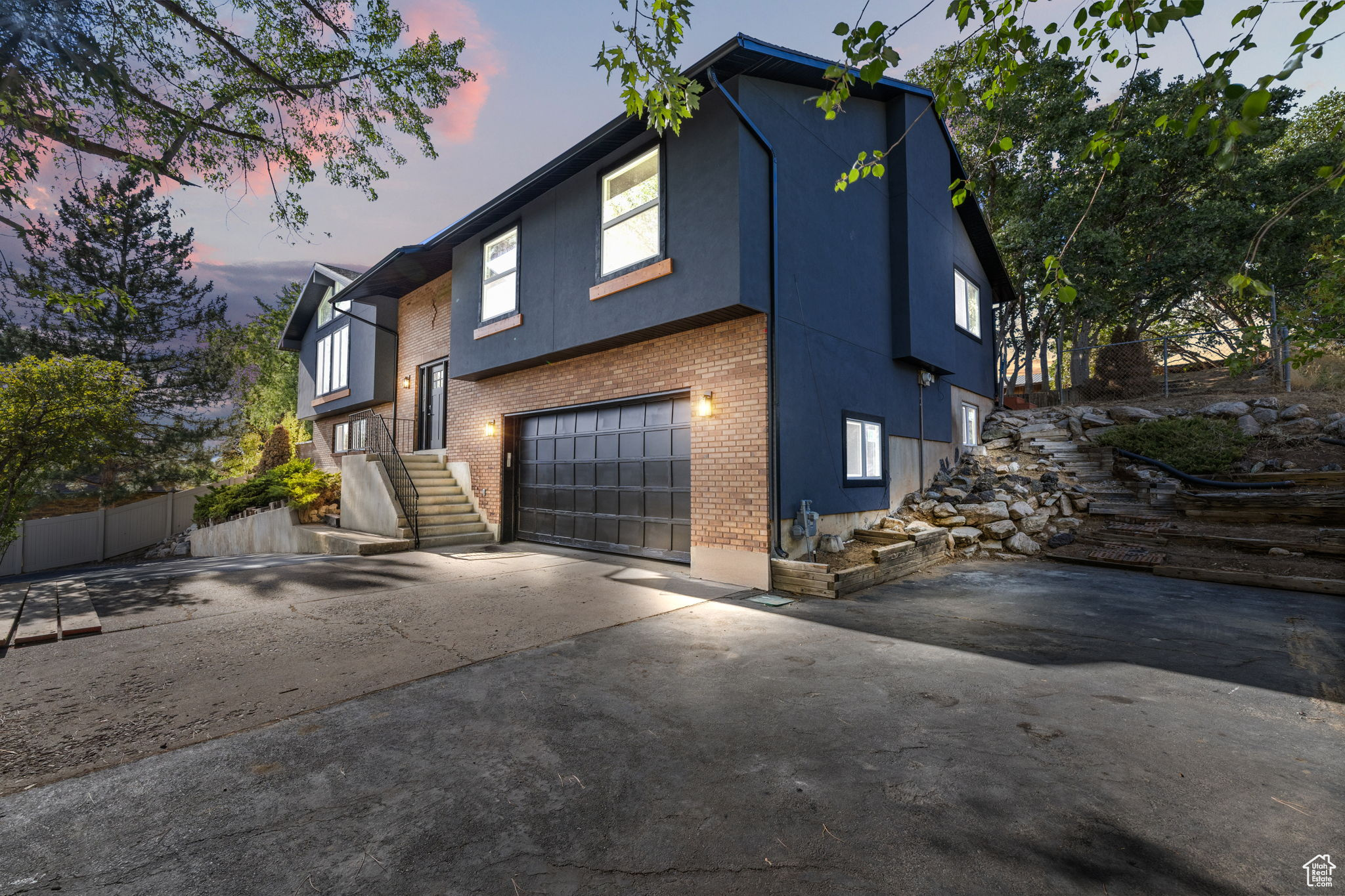 2719 OAK LN