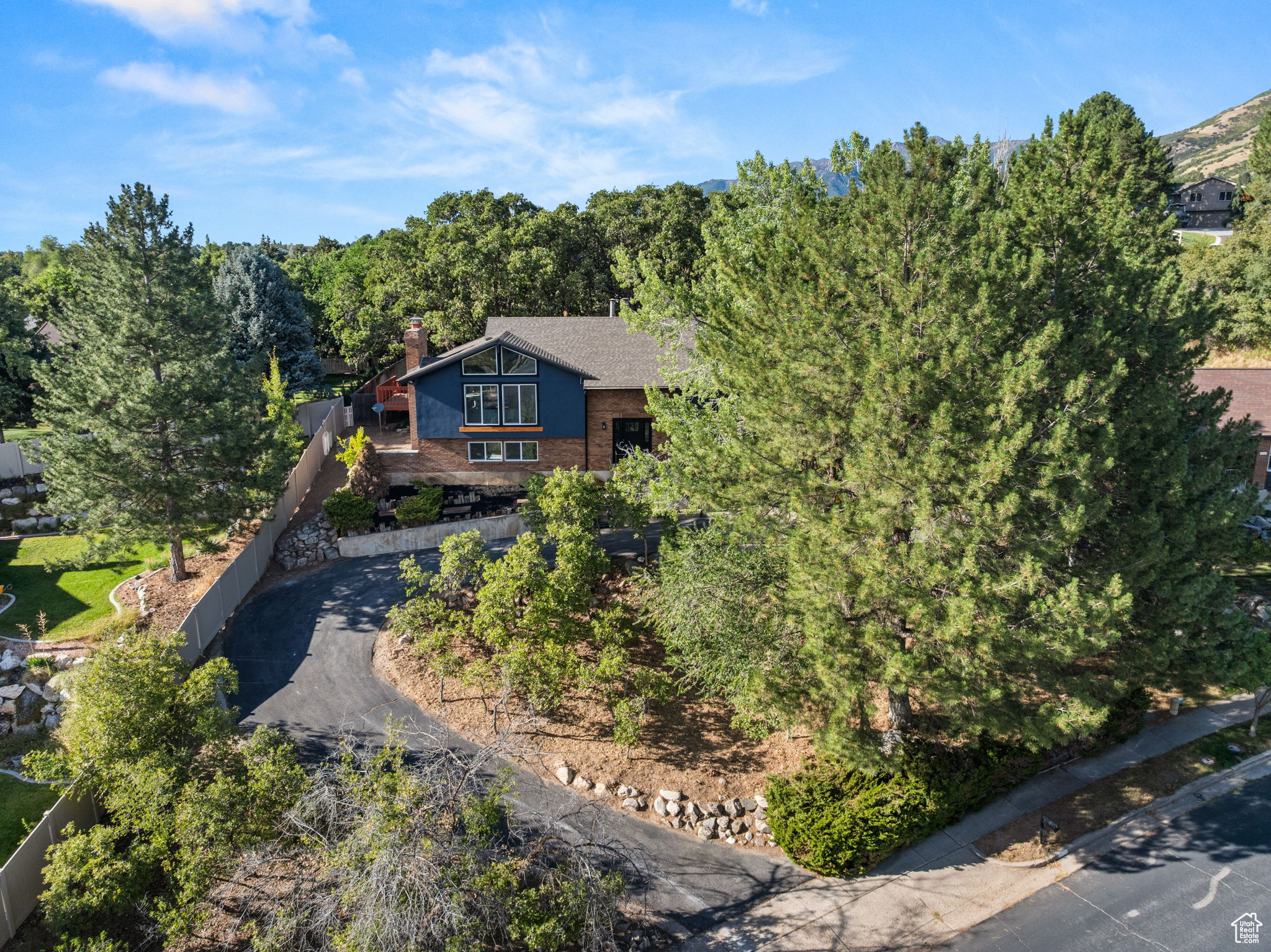2719 OAK LN