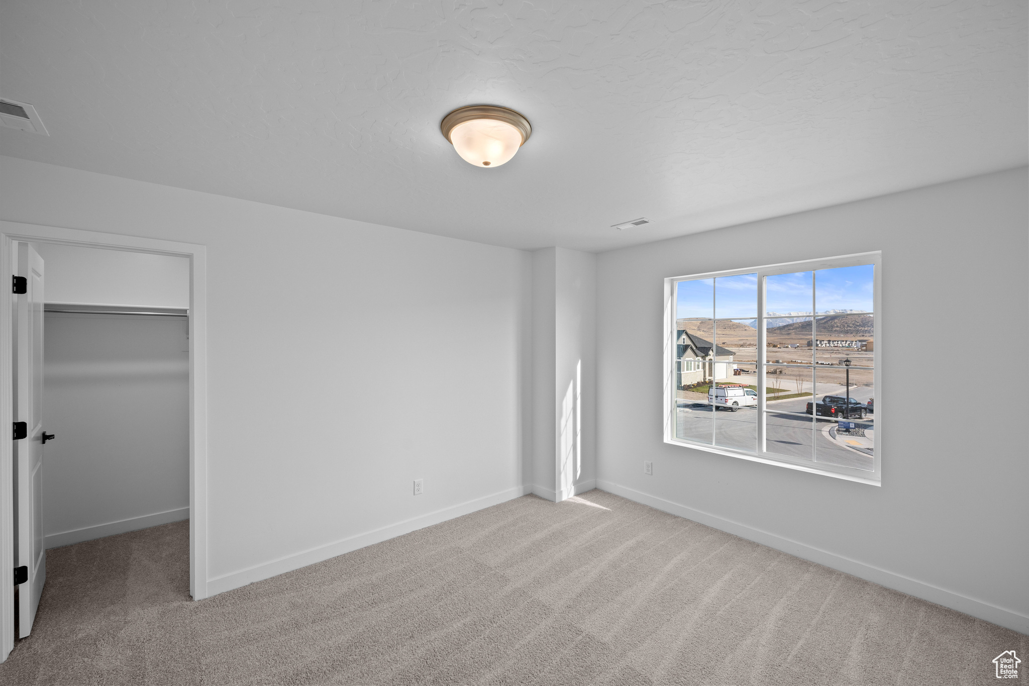 5443 N CLIFFROSE DR #637