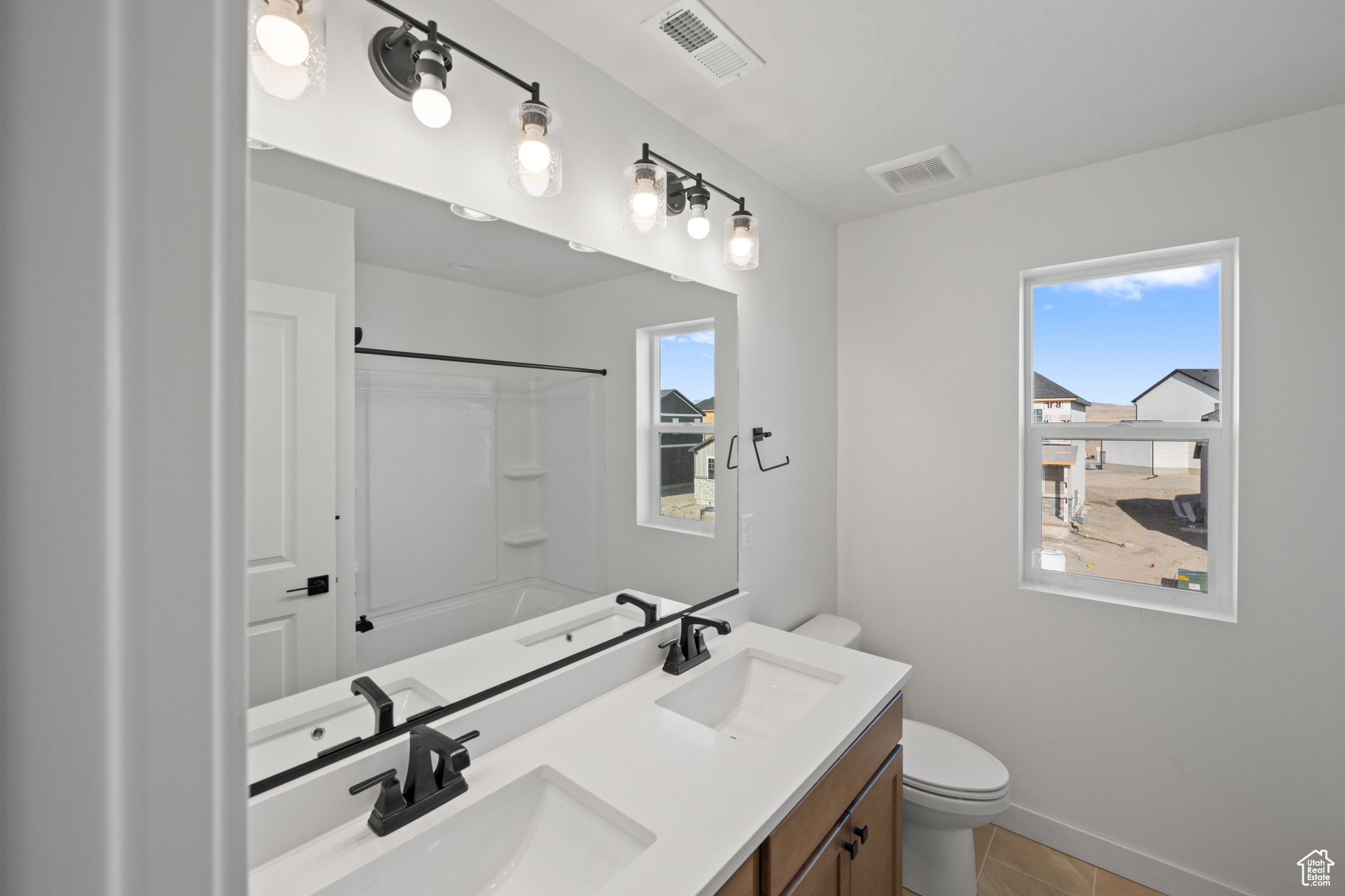 5443 N CLIFFROSE DR #637