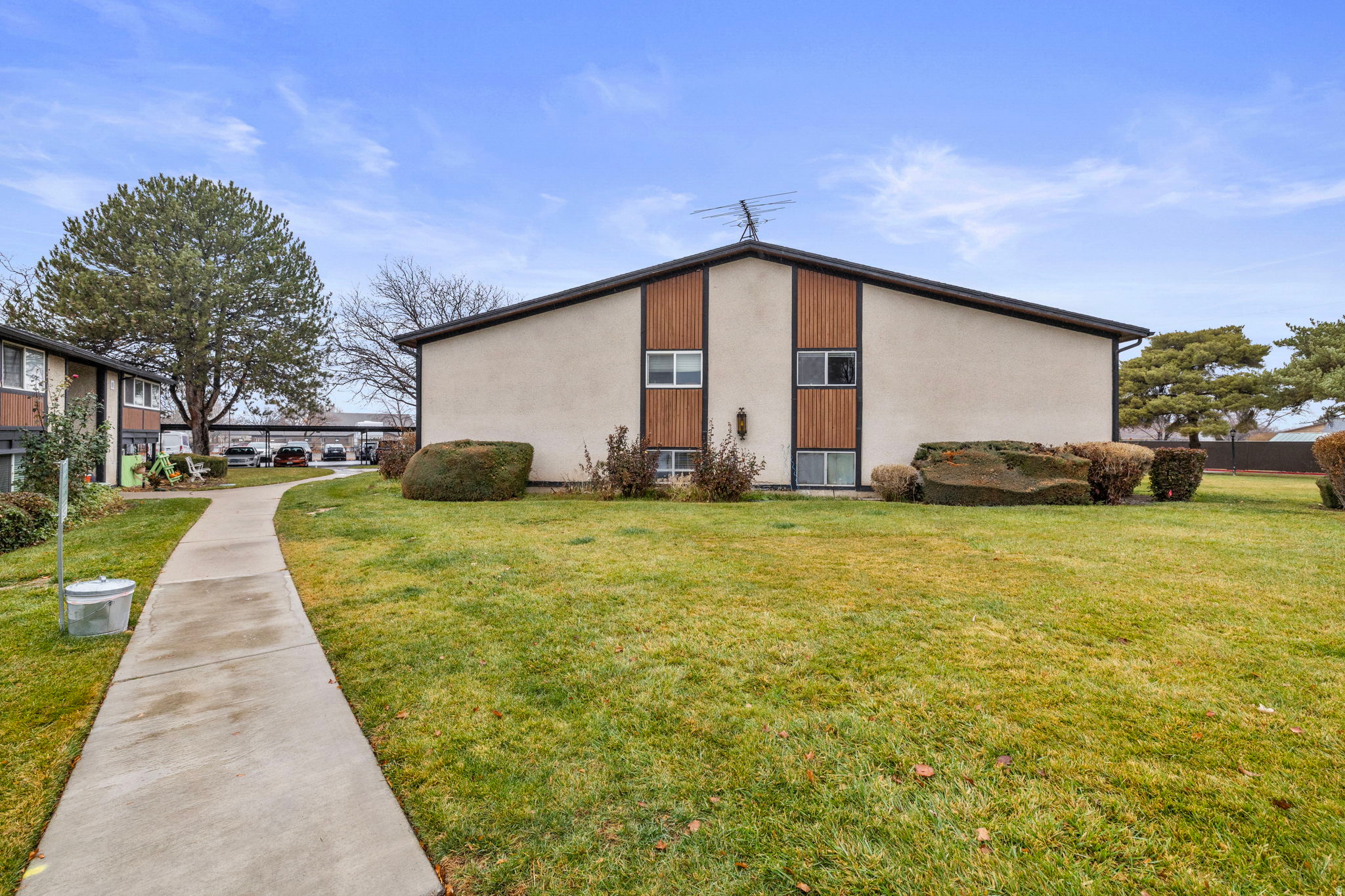 277 W GARDEN PARK DR