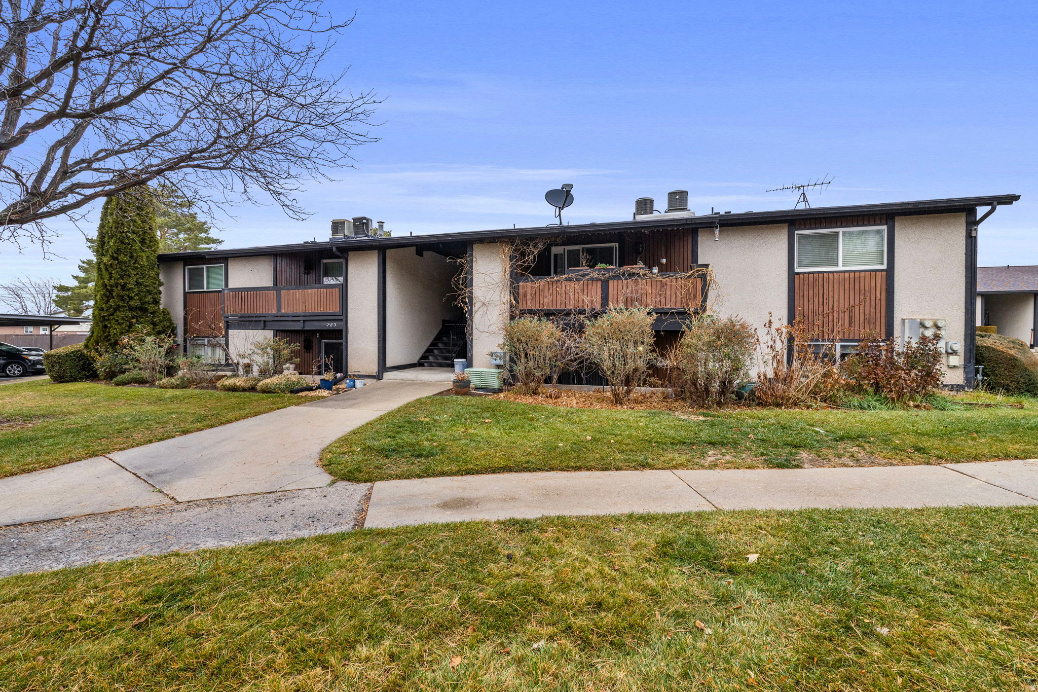 277 W GARDEN PARK DR