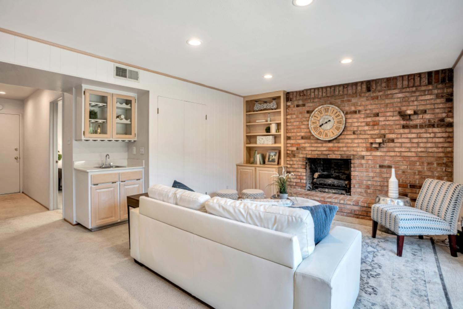 8399 Mediterranean Way