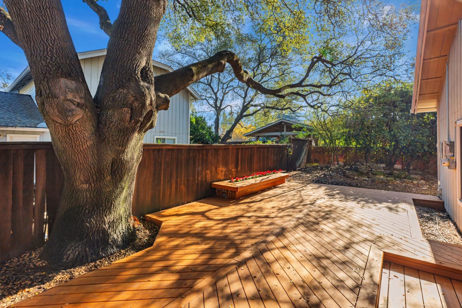 5136 Walnut Place Lane