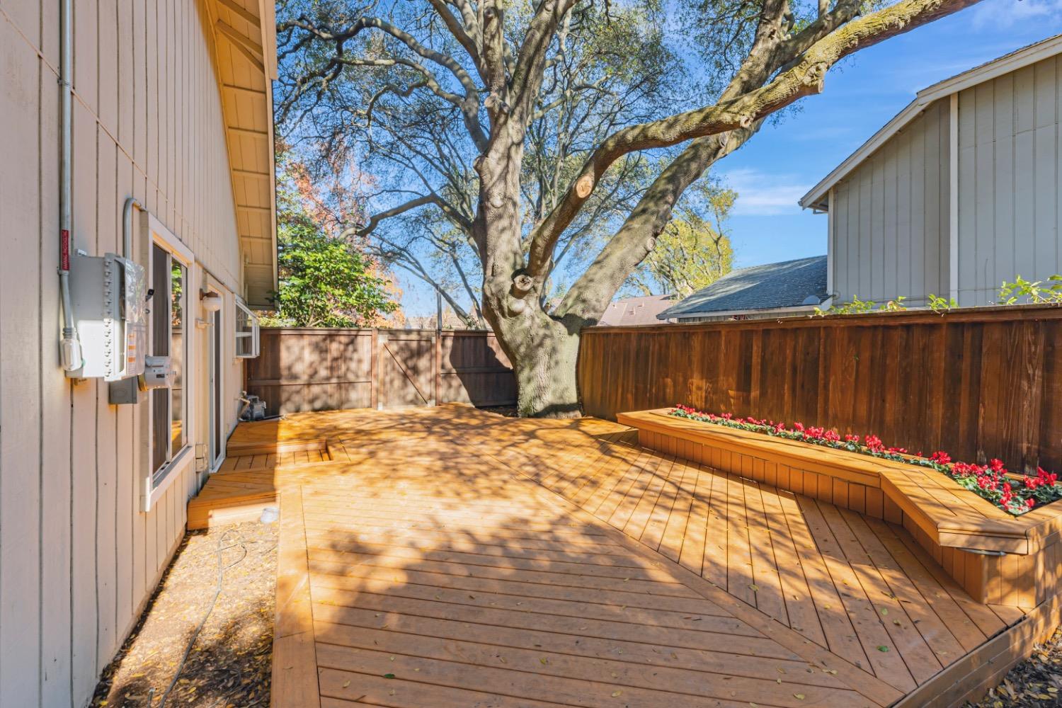 5136 Walnut Place Lane