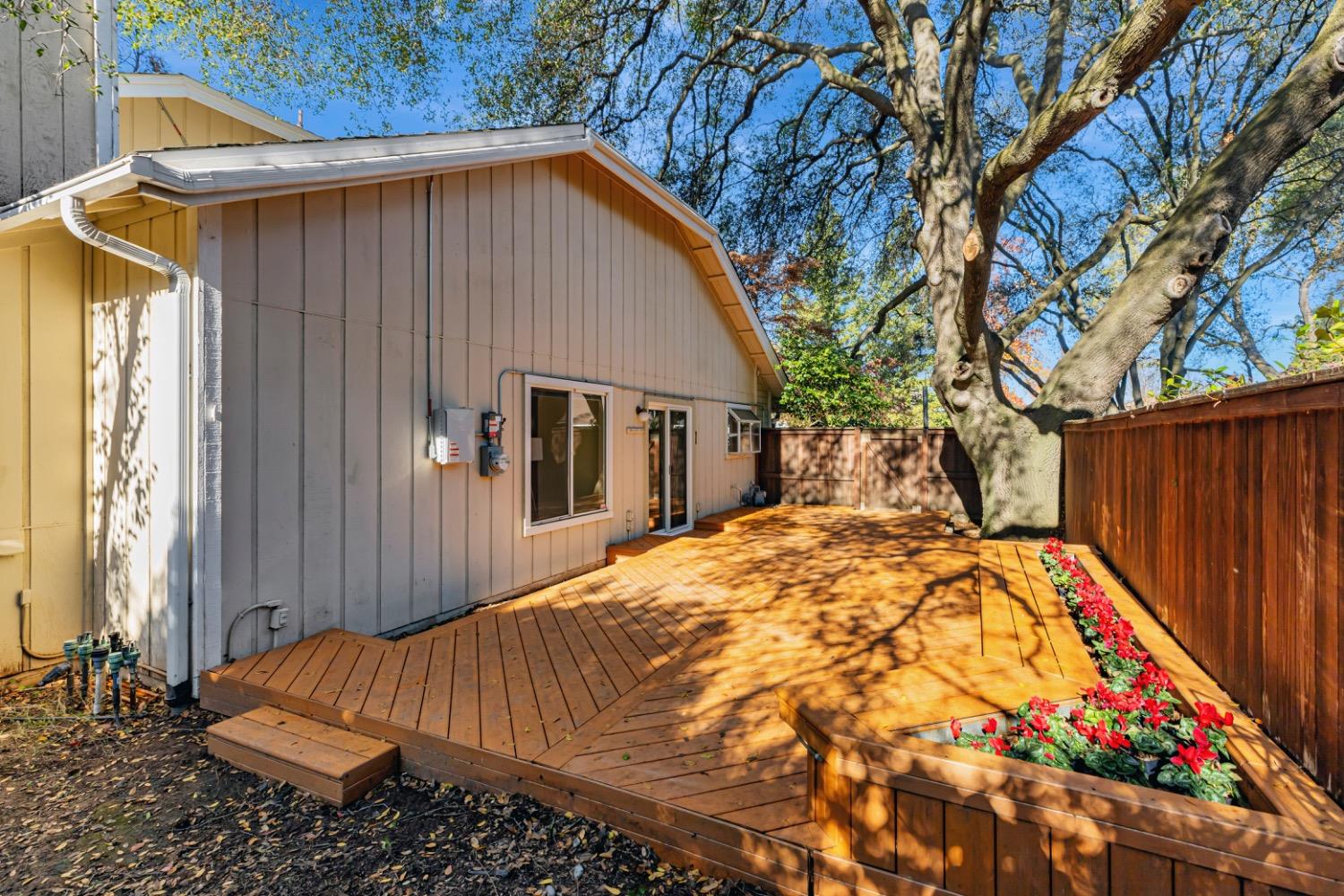 5136 Walnut Place Lane