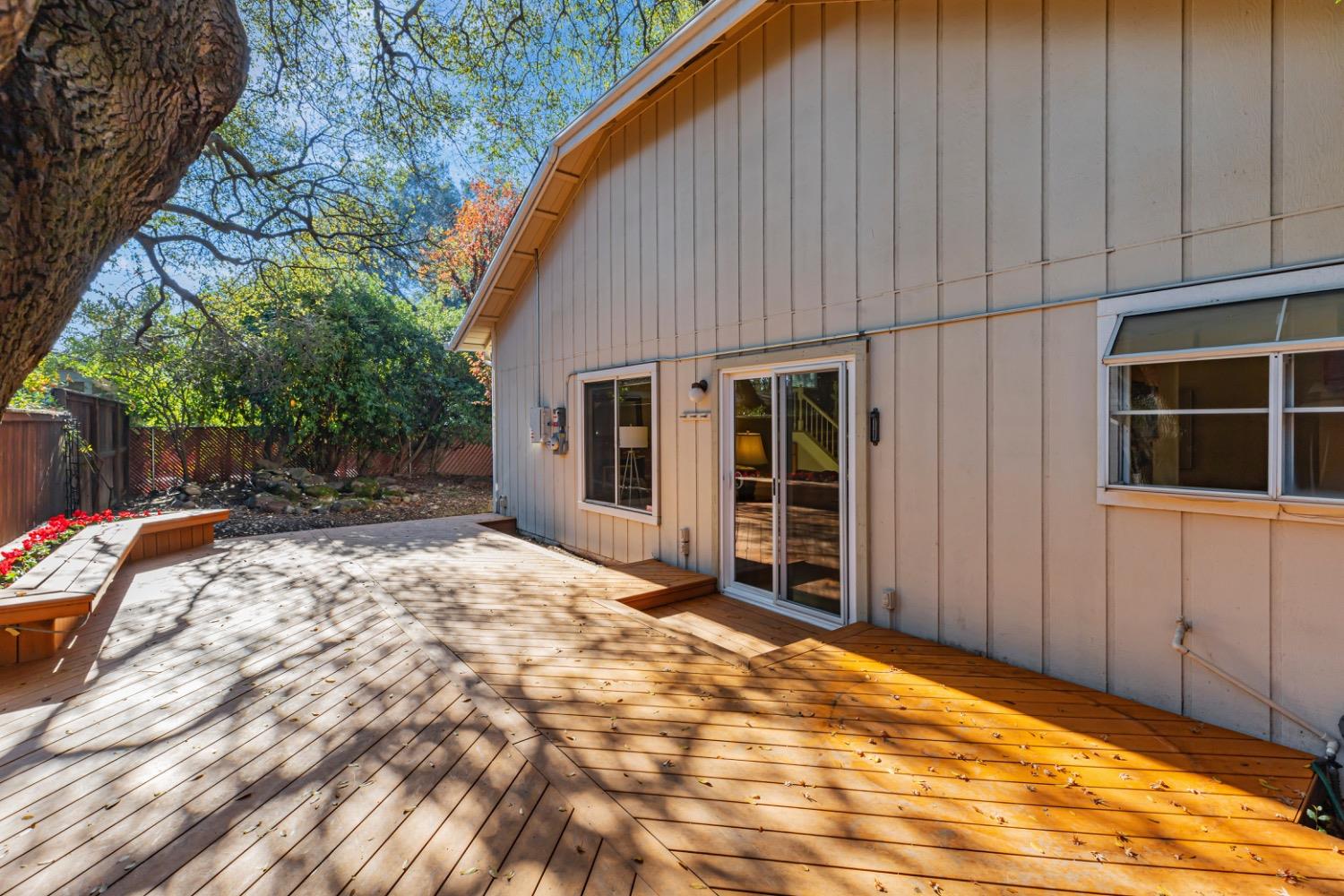 5136 Walnut Place Lane