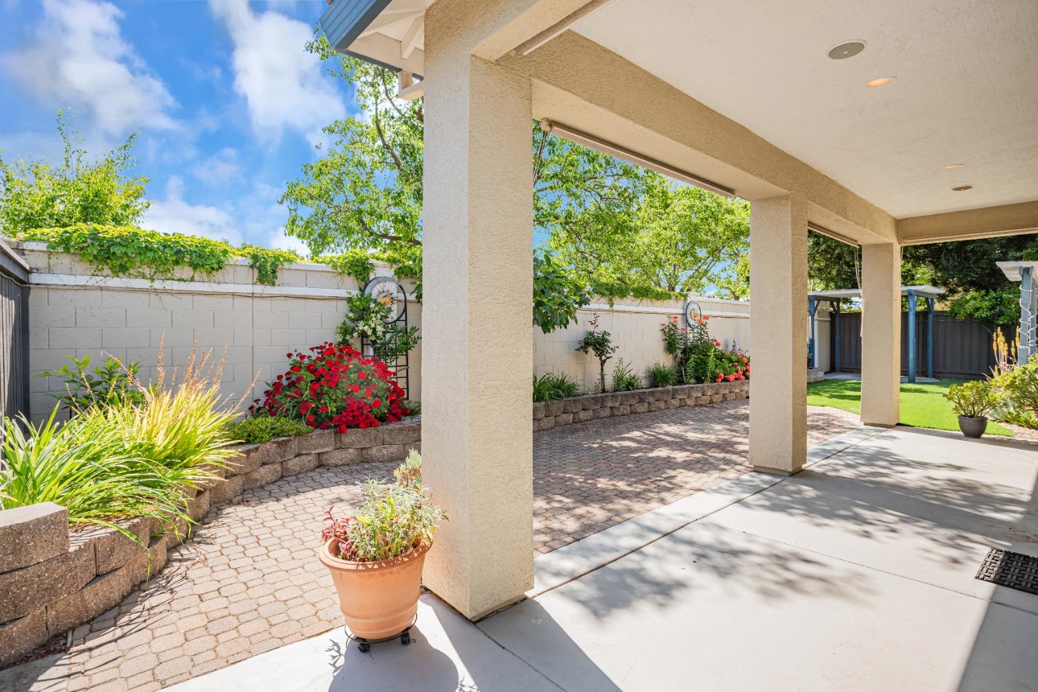 9505 Emerald Cove Lane