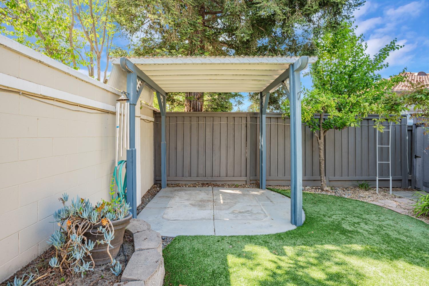 9505 Emerald Cove Lane