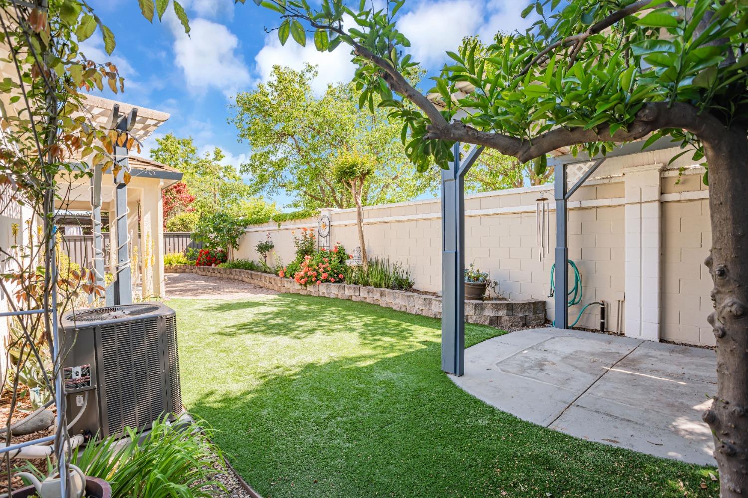 9505 Emerald Cove Lane