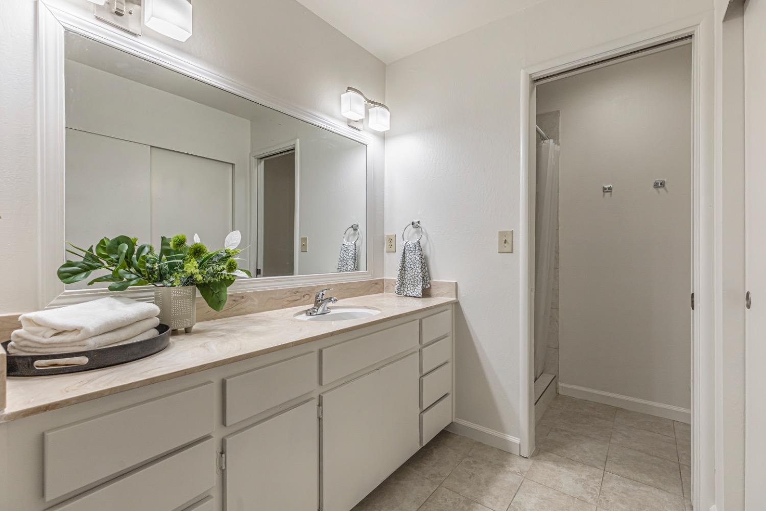 2342 Via Camino Avenue