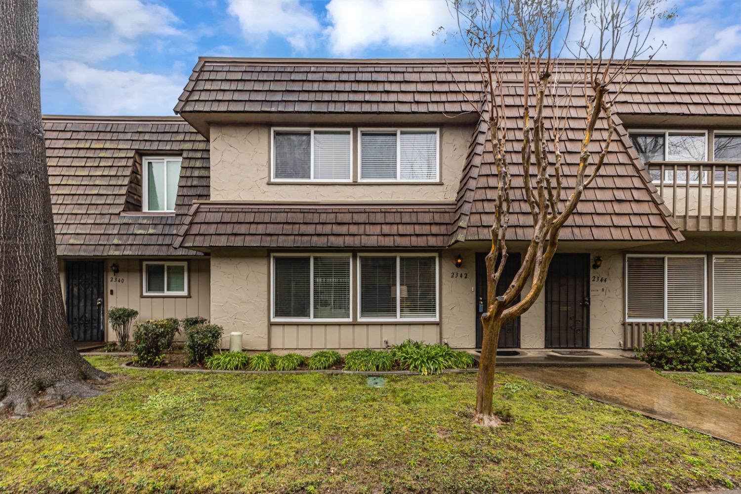 2342 Via Camino Avenue