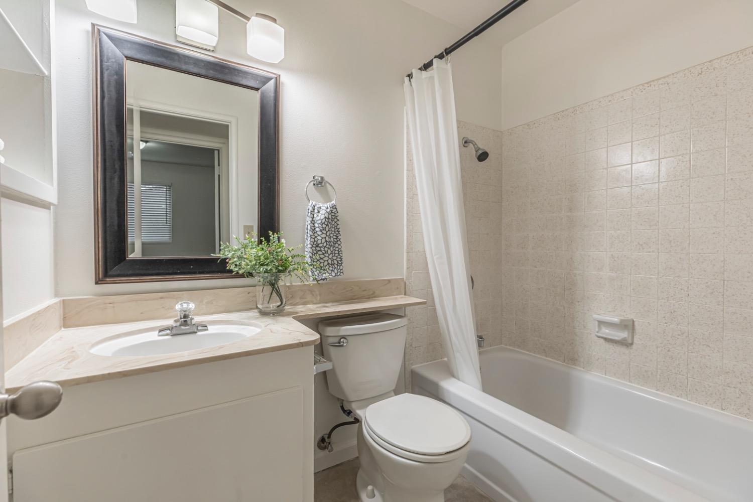 2342 Via Camino Avenue