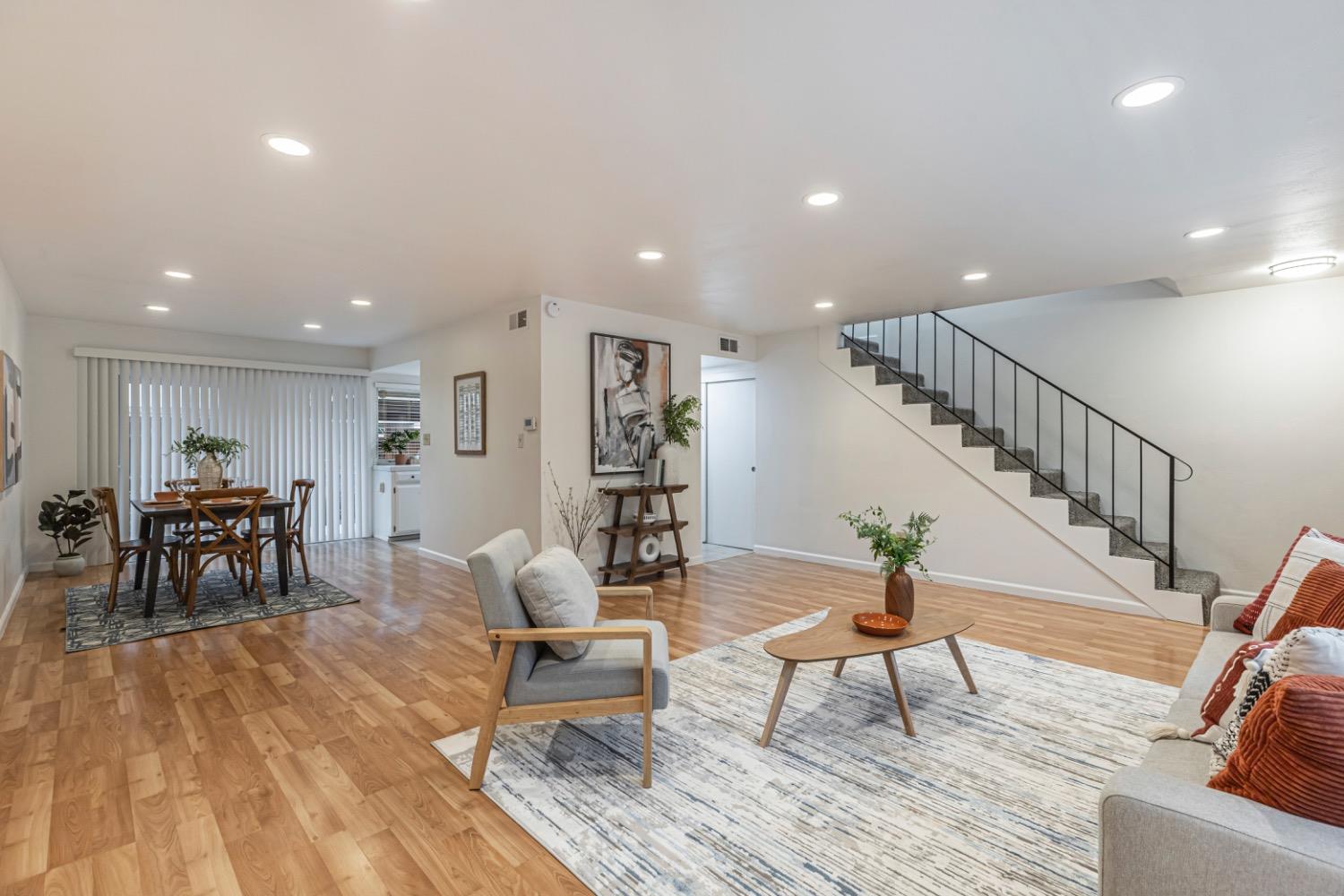 2342 Via Camino Avenue