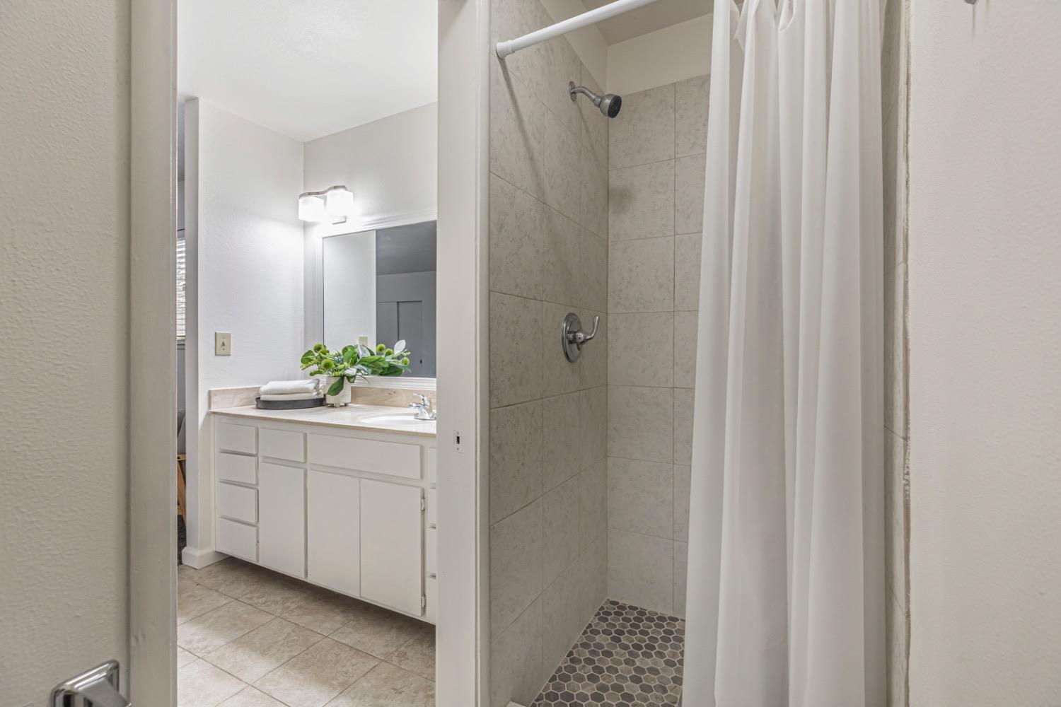 2342 Via Camino Avenue