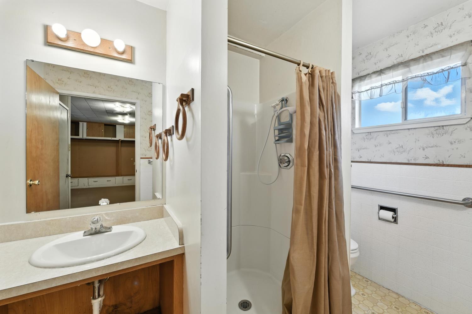 4724 Isabella Avenue