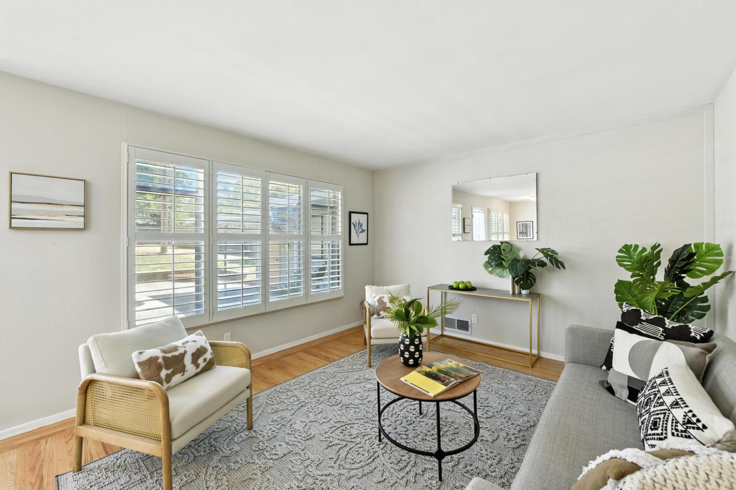 4724 Isabella Avenue