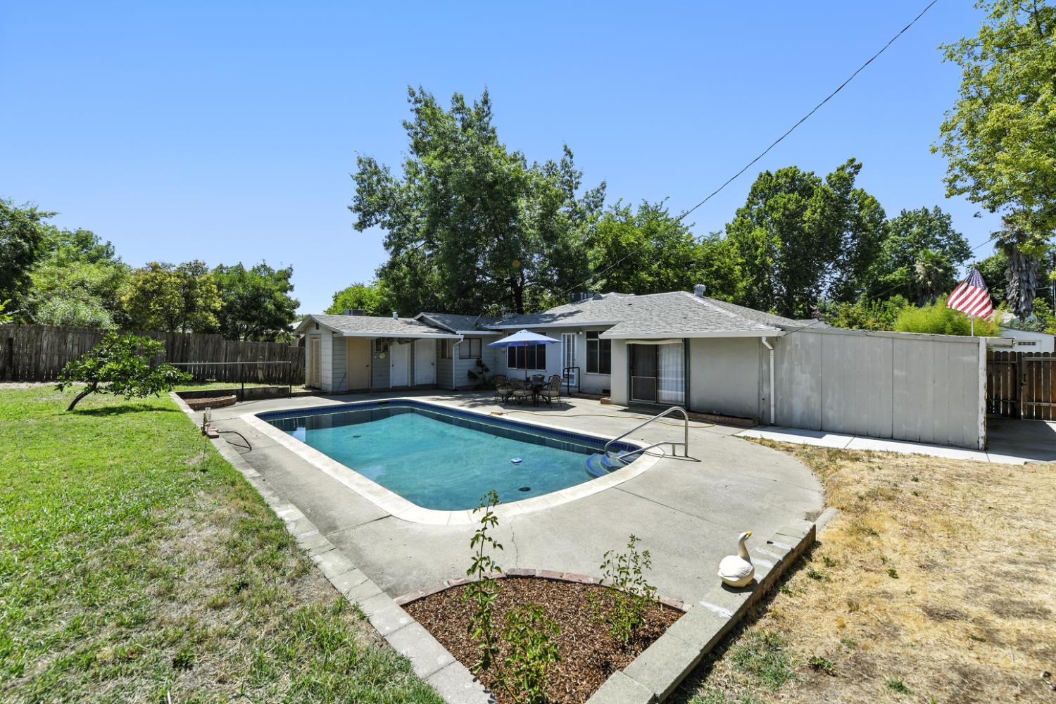 4724 Isabella Avenue