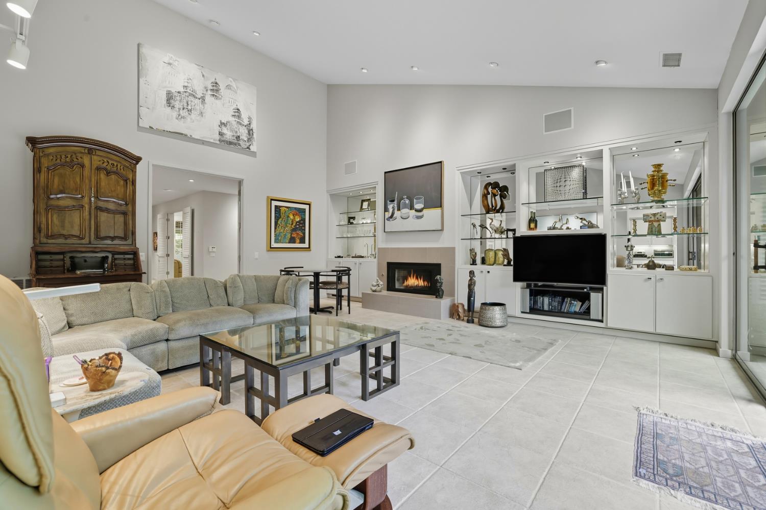 1957 Empire Oaks Court