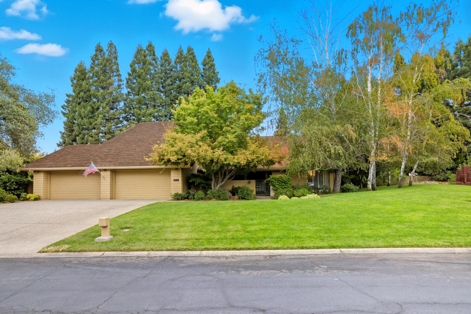 1957 Empire Oaks Court