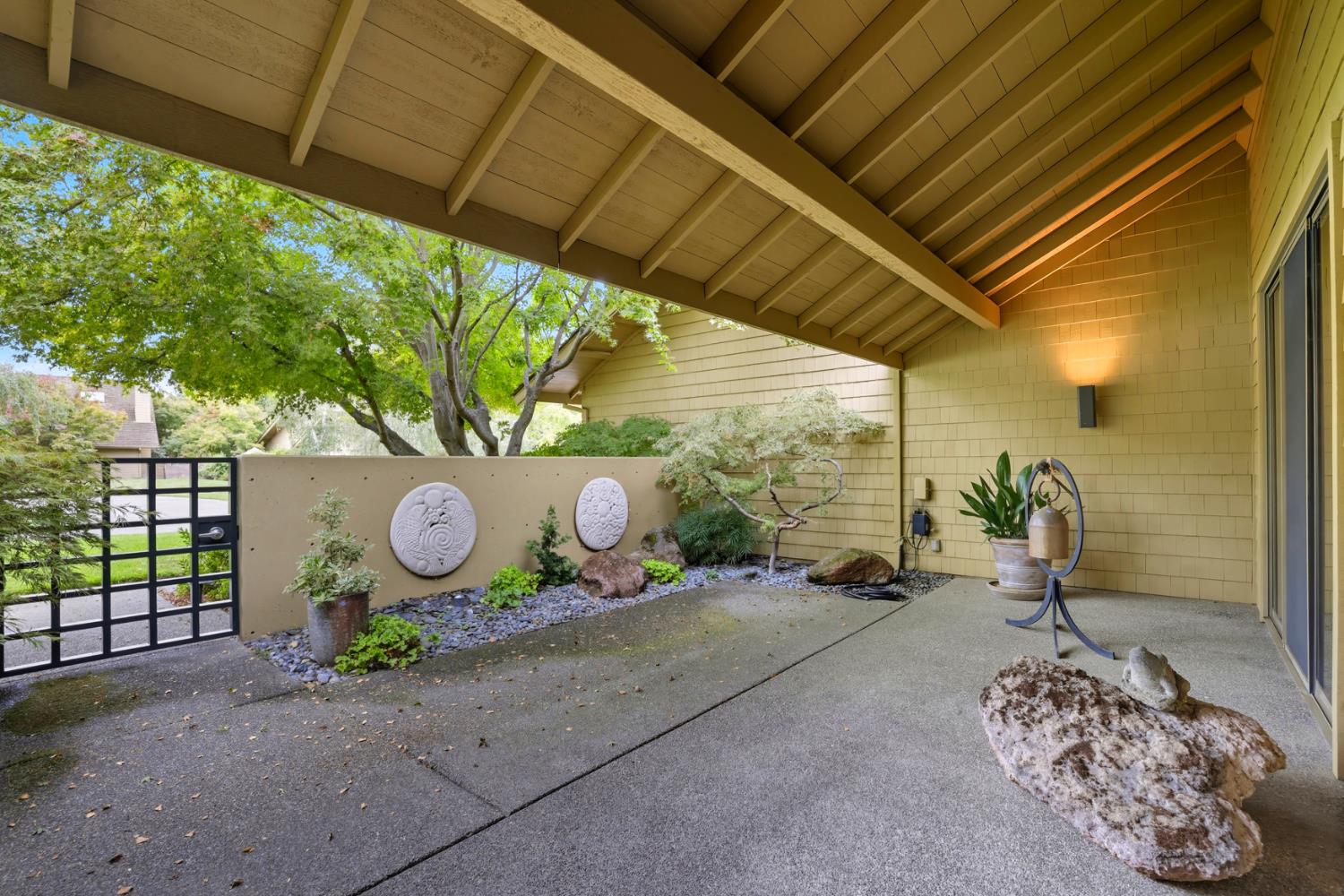 1957 Empire Oaks Court