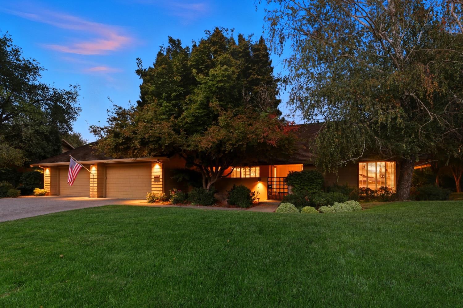 1957 Empire Oaks Court